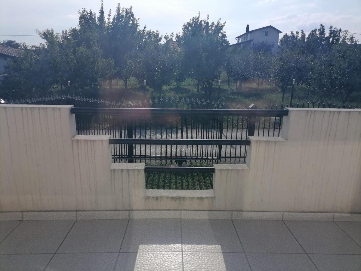Airport Apartment Surcin Luaran gambar