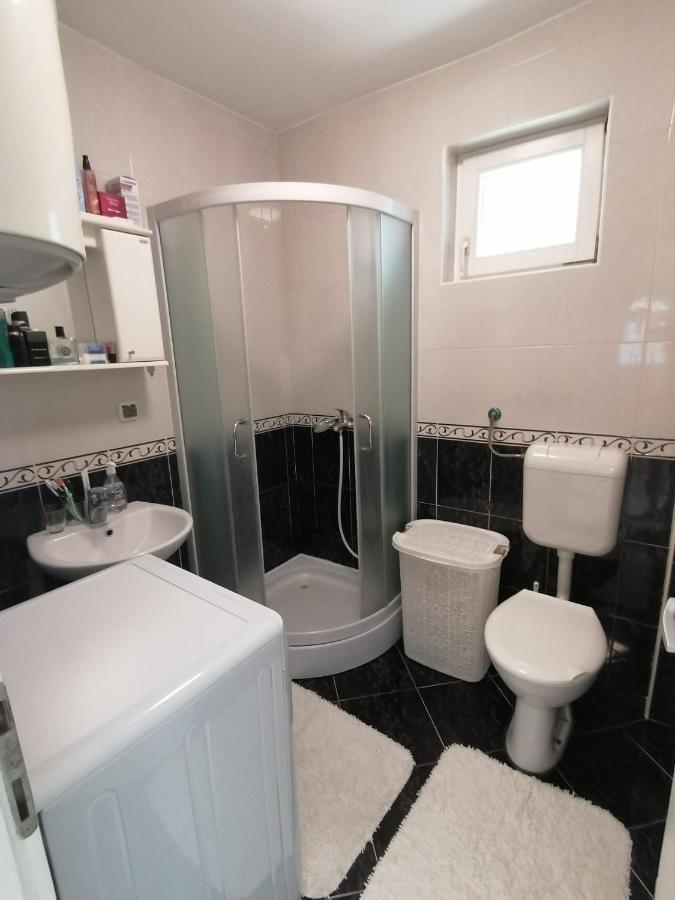 Airport Apartment Surcin Luaran gambar