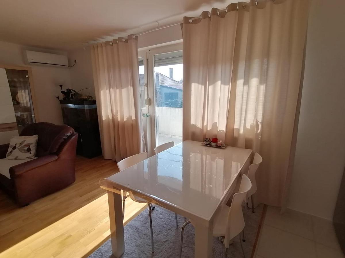 Airport Apartment Surcin Luaran gambar