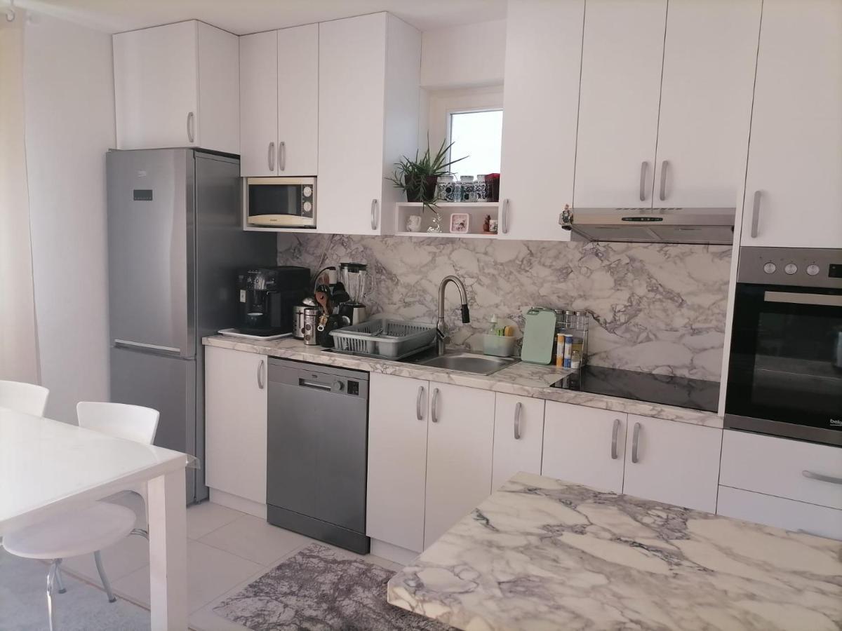 Airport Apartment Surcin Luaran gambar